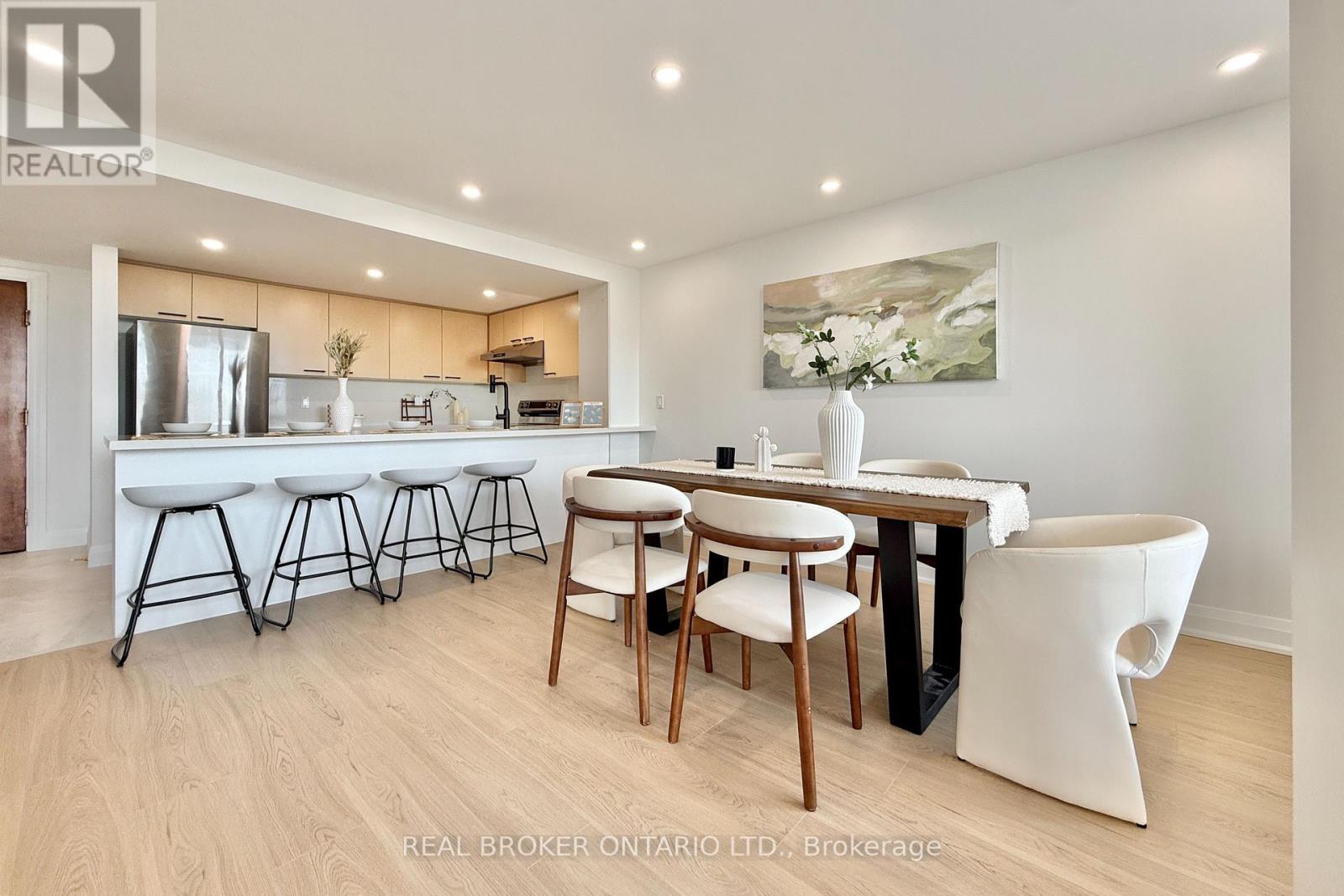611 - 130 Pond Drive, Markham, Ontario  L3T 7W5 - Photo 4 - N13412268