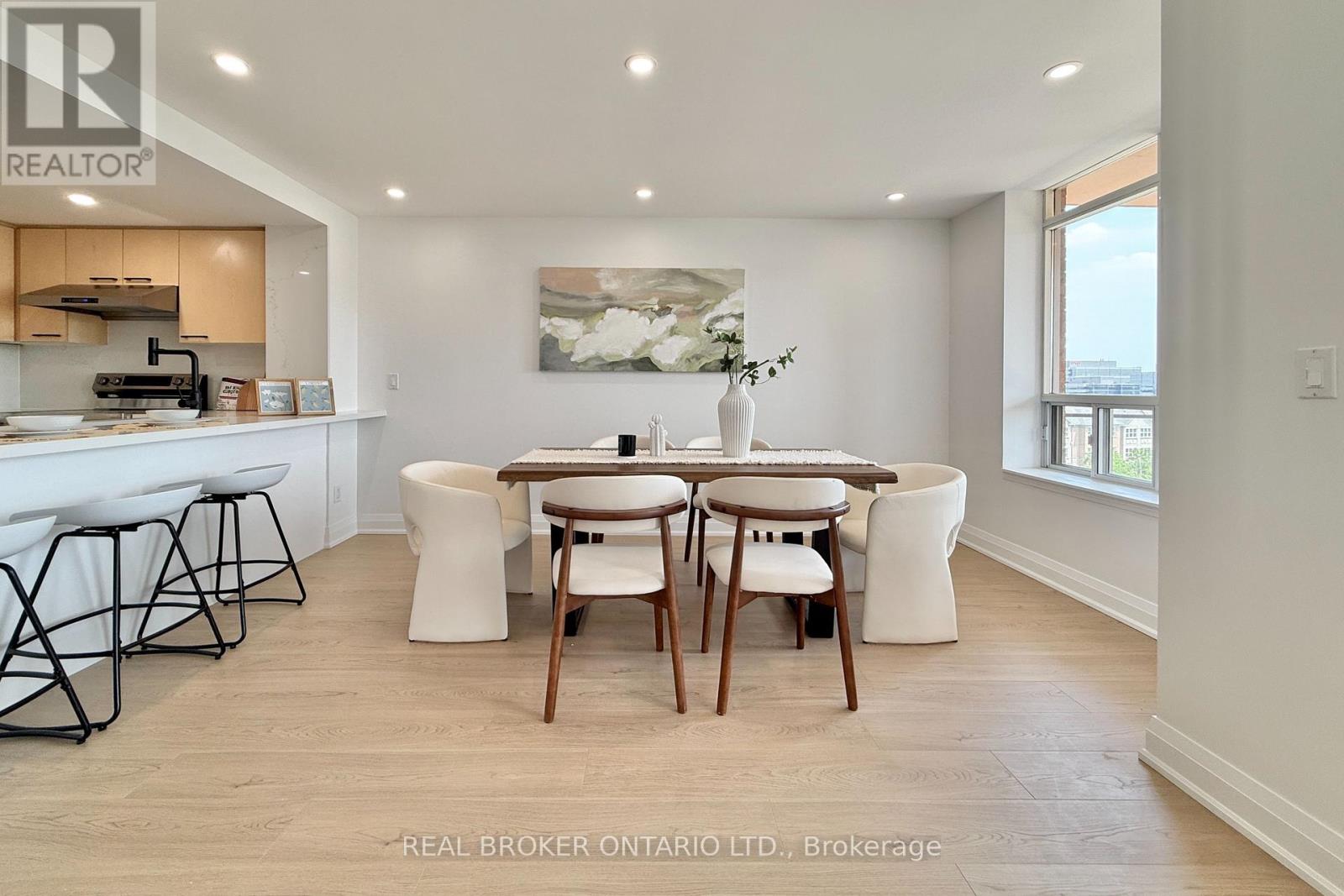 611 - 130 Pond Drive, Markham, Ontario  L3T 7W5 - Photo 6 - N13412268
