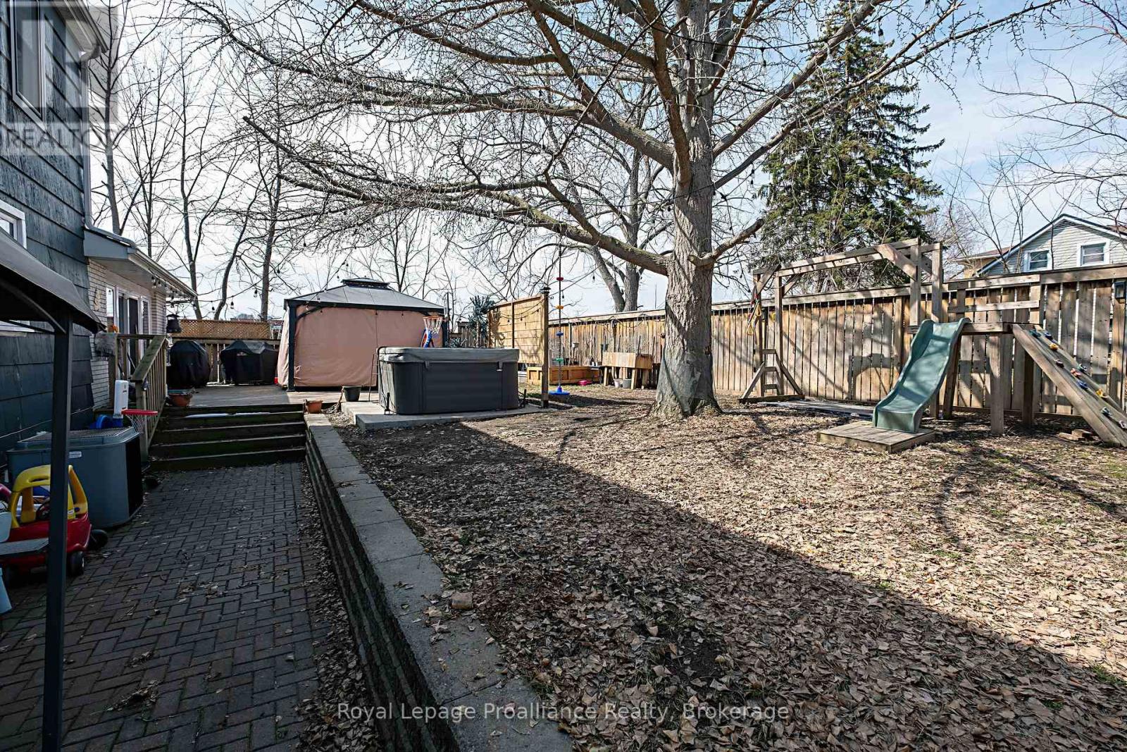 306 Dundas Street W, Quinte West, Ontario  K8V 3S3 - Photo 33 - X13137408