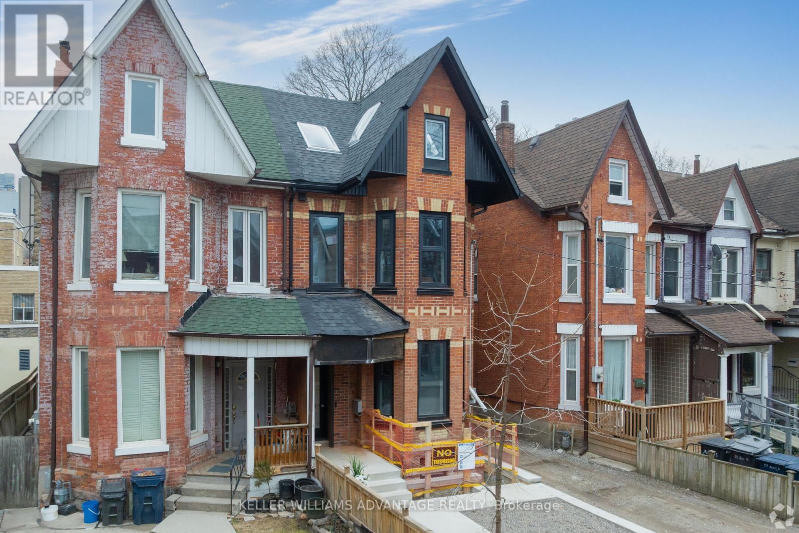 4 - 23 Ross Street, Toronto, Ontario  M5T 1Z8 - Photo 2 - C13412332