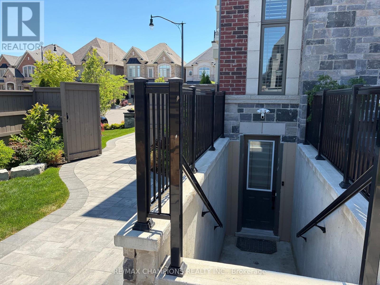 2 Blue Silo Way, Brampton, Ontario  L6X 5P5 - Photo 3 - W13410362