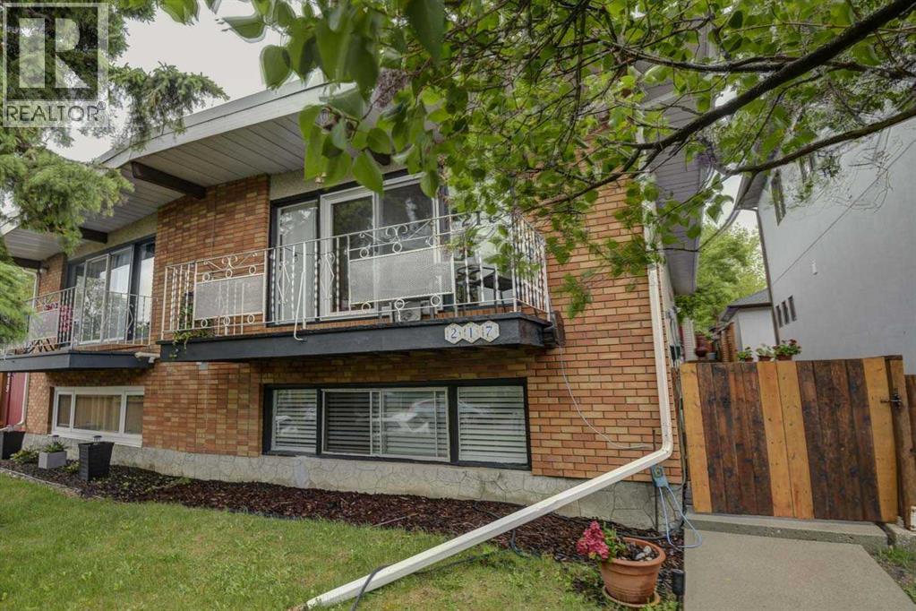 217 26 Avenue NE, Calgary, Alberta T2E 1Z1 - Photo 3 - A2317761