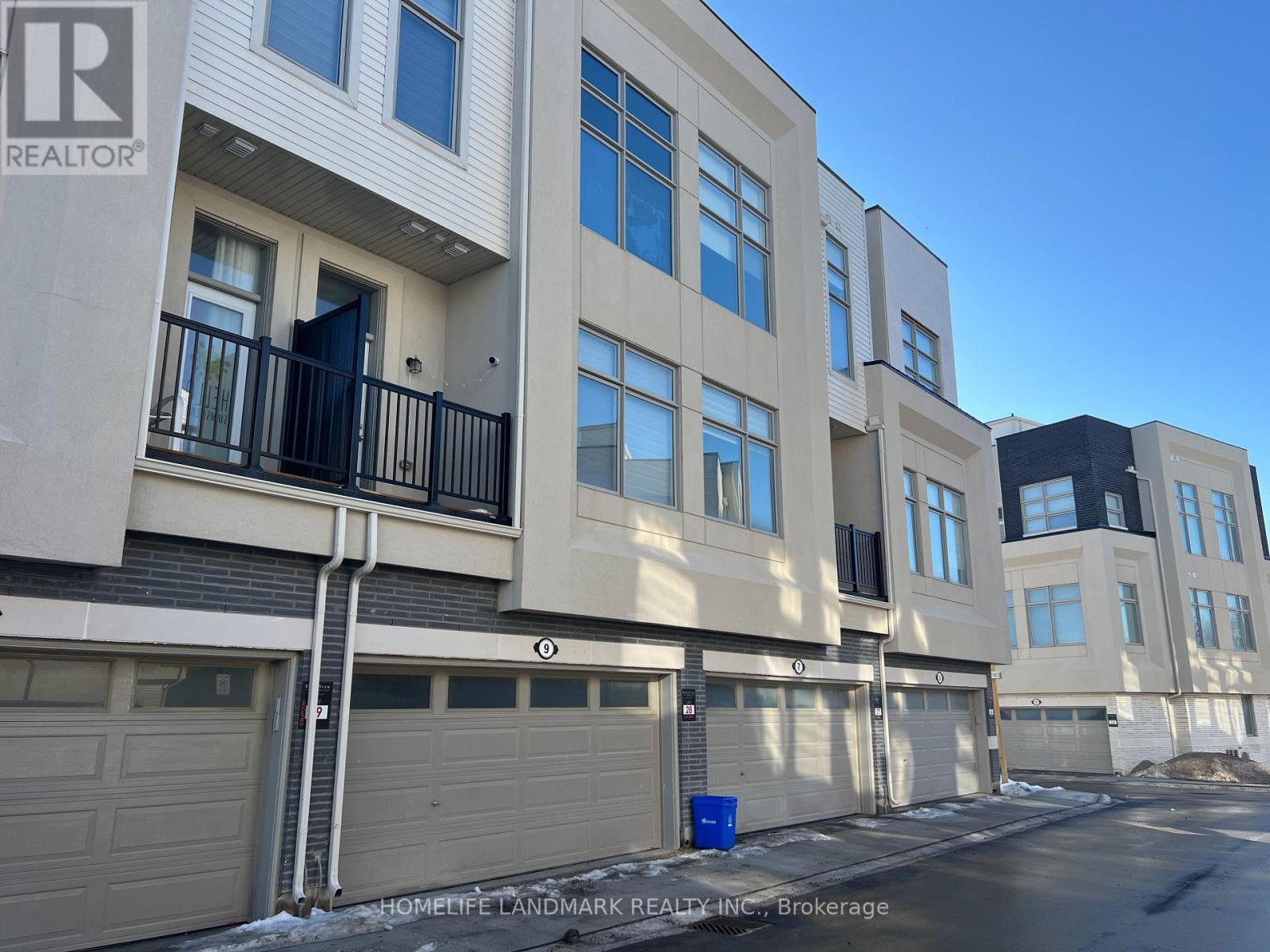 9 Alan Francis Lane, Markham, Ontario L6C 3B5 - Photo 2 - N13412320