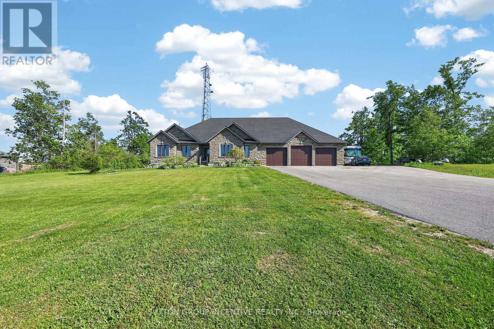 15 Caldwell Drive, Oro-Medonte, Ontario  L0L 2L0 - Photo 2 - S13412322