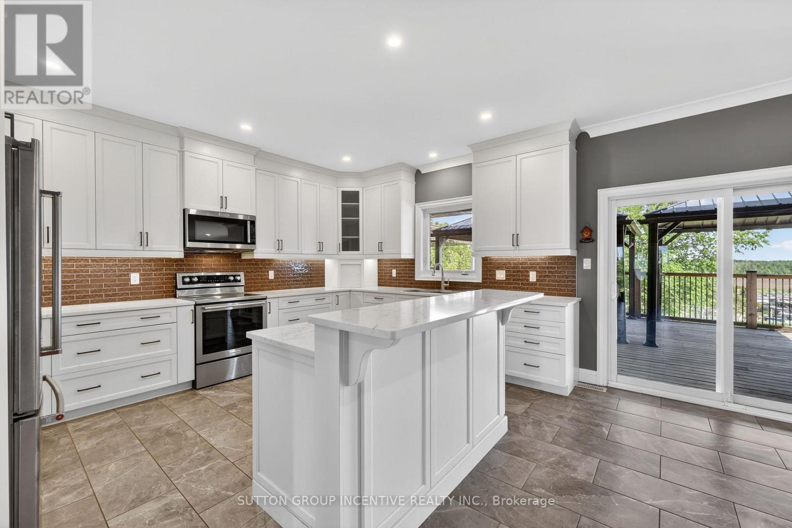 15 Caldwell Drive, Oro-Medonte, Ontario  L0L 2L0 - Photo 7 - S13412322
