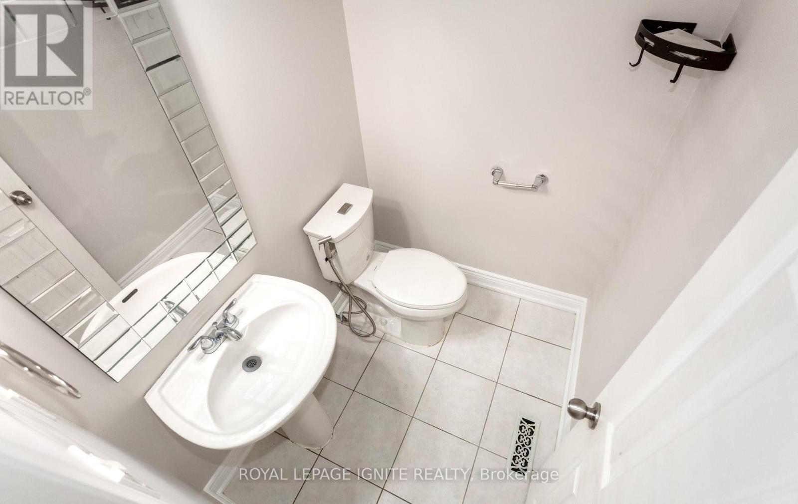 3392 Spirea Terrace, Mississauga, Ontario  L5N 7N3 - Photo 23 - W13412326