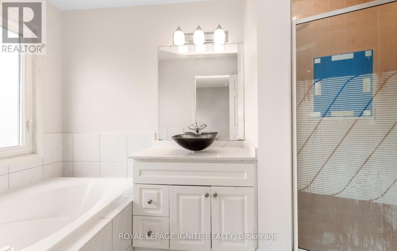 3392 Spirea Terrace, Mississauga, Ontario  L5N 7N3 - Photo 32 - W13412326