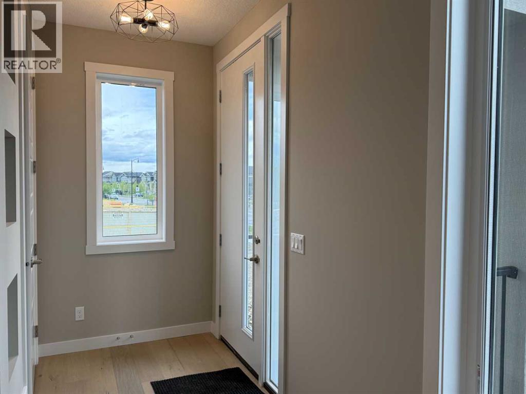 302 Sundown Road, Cochrane, Alberta  T4C 3H2 - Photo 7 - A2256036