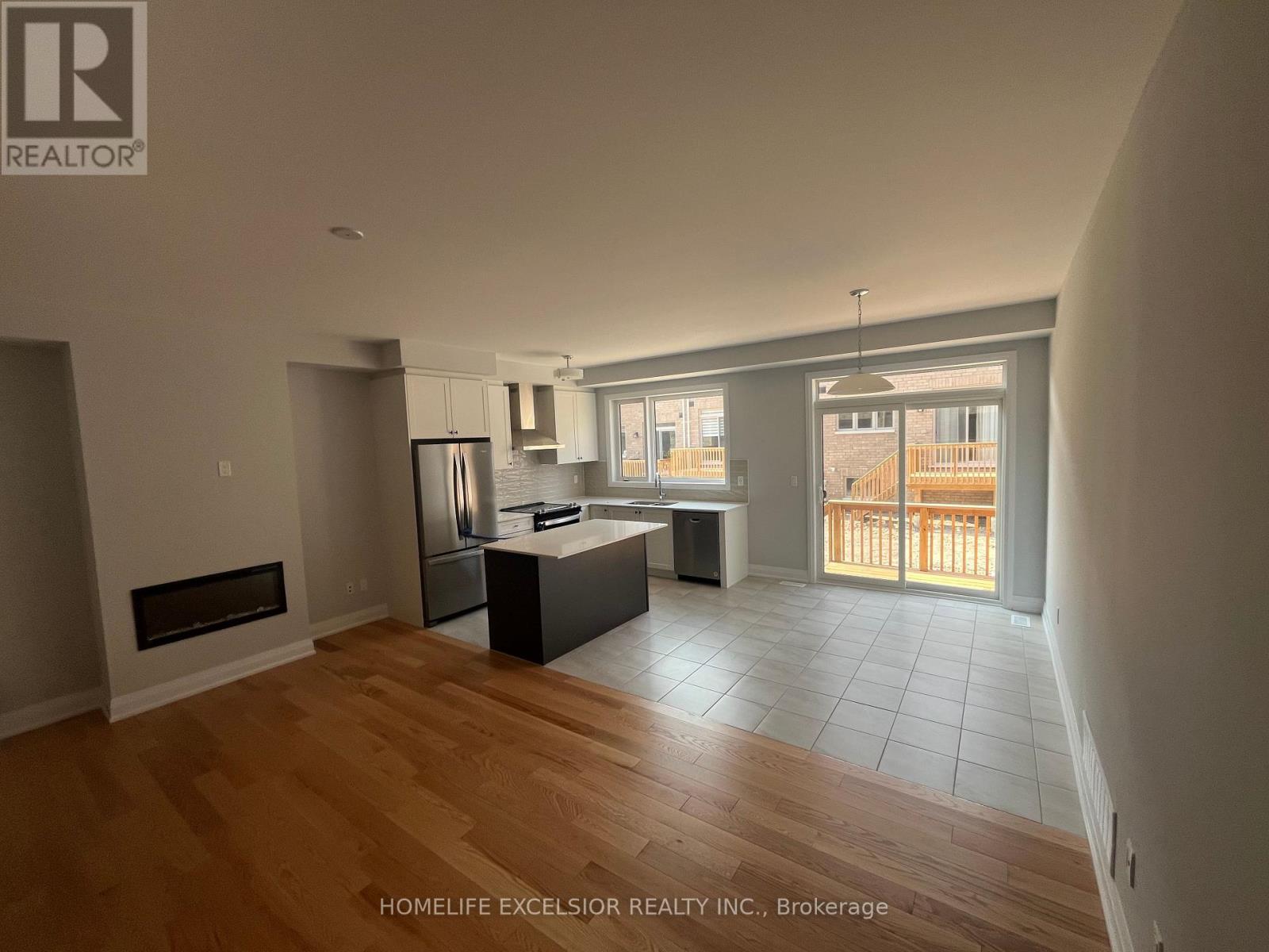 974 Crowsnest Hollow, Pickering, Ontario  L1X 0P4 - Photo 4 - E13114372