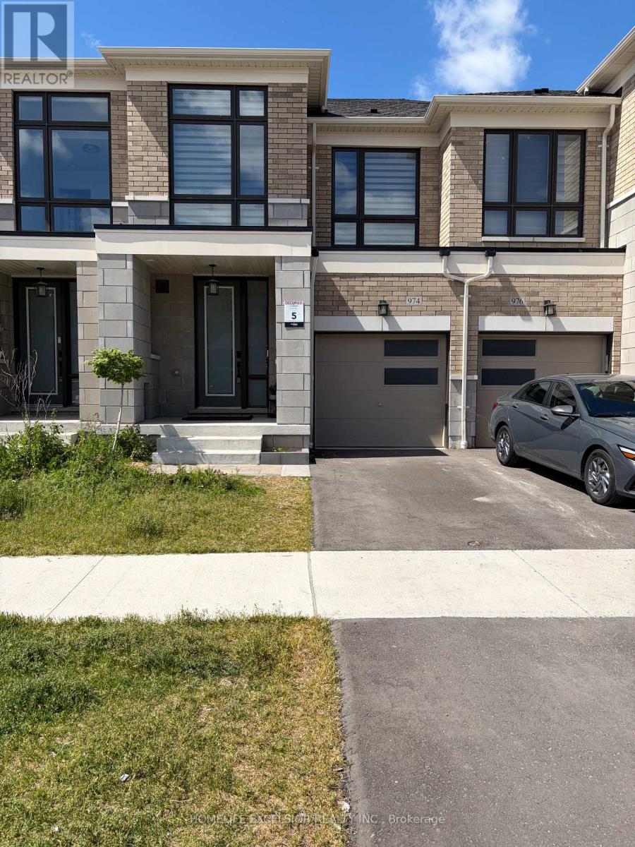 974 Crowsnest Hollow, Pickering, Ontario  L1X 0P4 - Photo 5 - E13114372