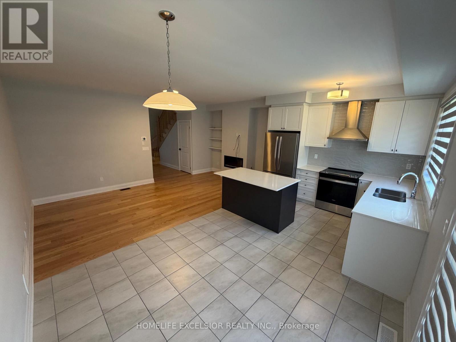 974 Crowsnest Hollow, Pickering, Ontario  L1X 0P4 - Photo 8 - E13114372