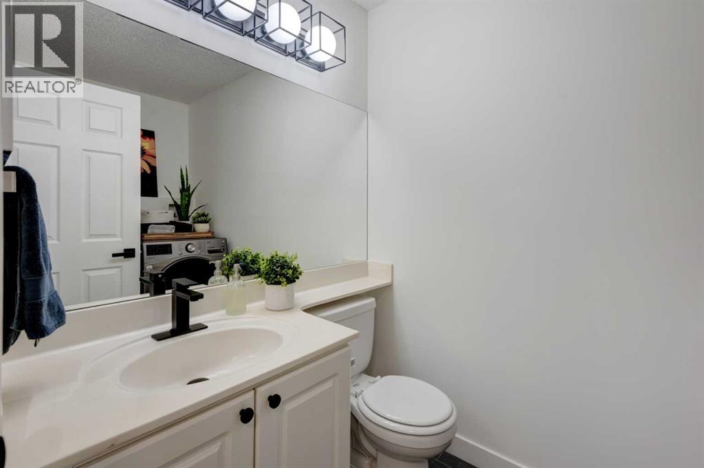 74 Douglasview Circle SE, Calgary, Alberta  T2Z 2P4 - Photo 14 - A2318297