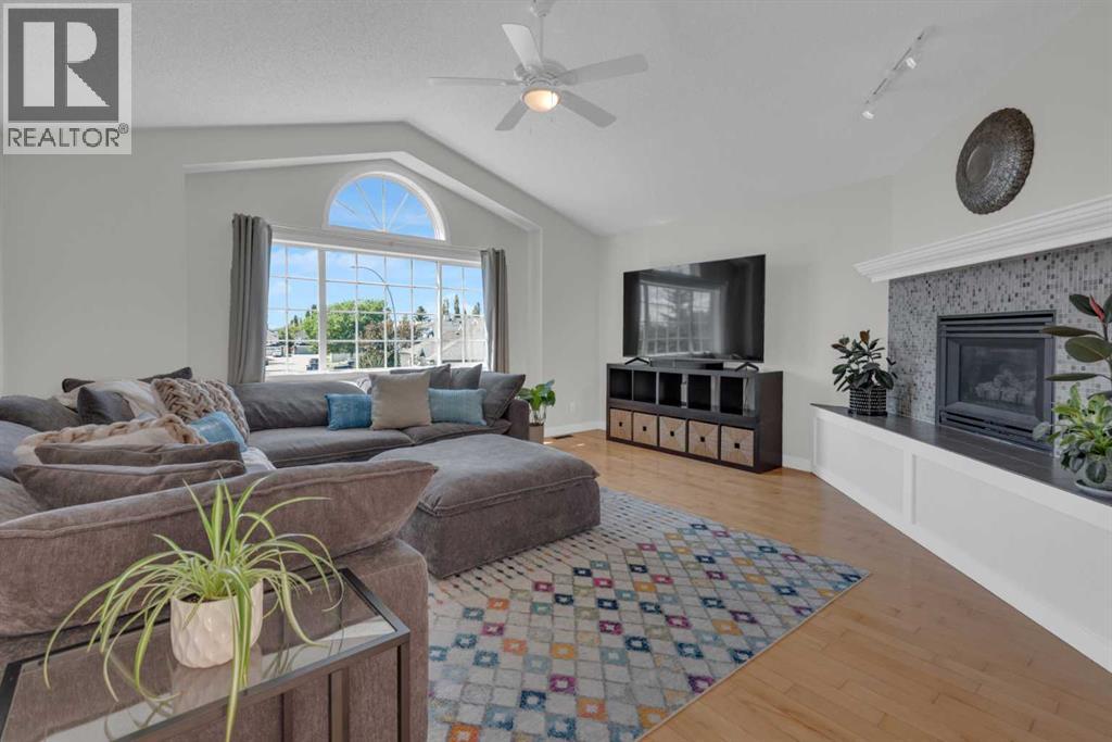74 Douglasview Circle SE, Calgary, Alberta  T2Z 2P4 - Photo 16 - A2318297