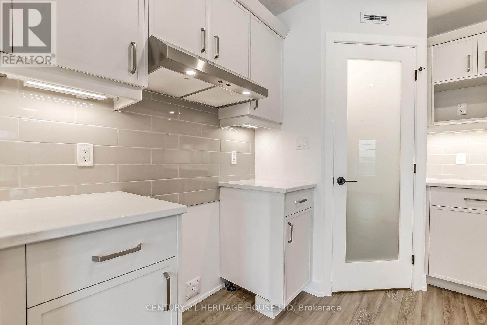 36 Hawks Gate, Central Elgin, Ontario  N5R 0R2 - Photo 8 - X12902856
