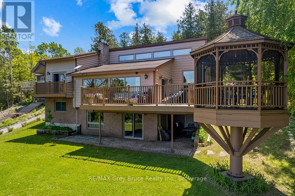 121 IVY DRIVE, Georgian Bluffs, Ontario