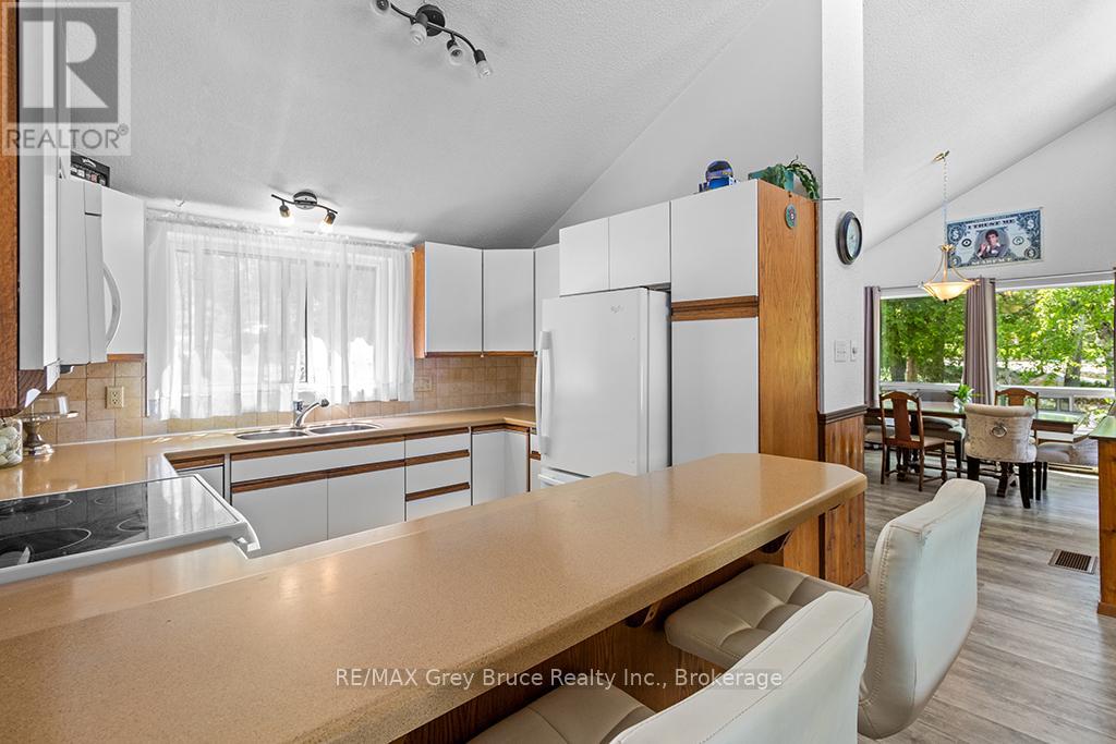 121 Ivy Drive, Georgian Bluffs, Ontario  N0H 2T0 - Photo 27 - X13412378