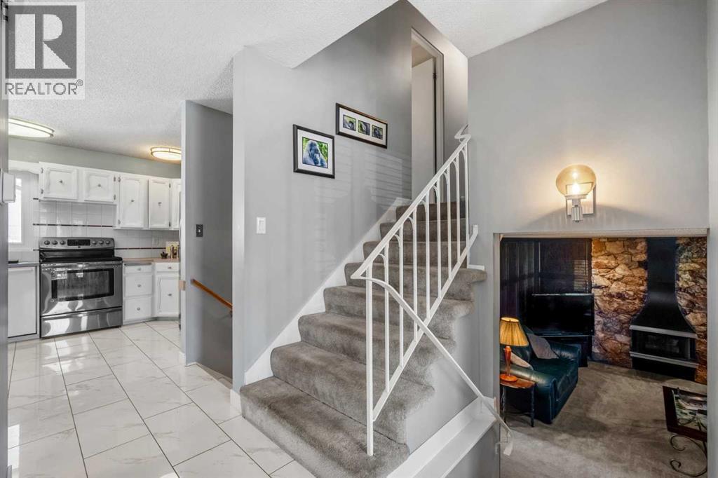 32 Lake Crimson Close SE, Calgary, Alberta  T2J 3K7 - Photo 15 - A2317987