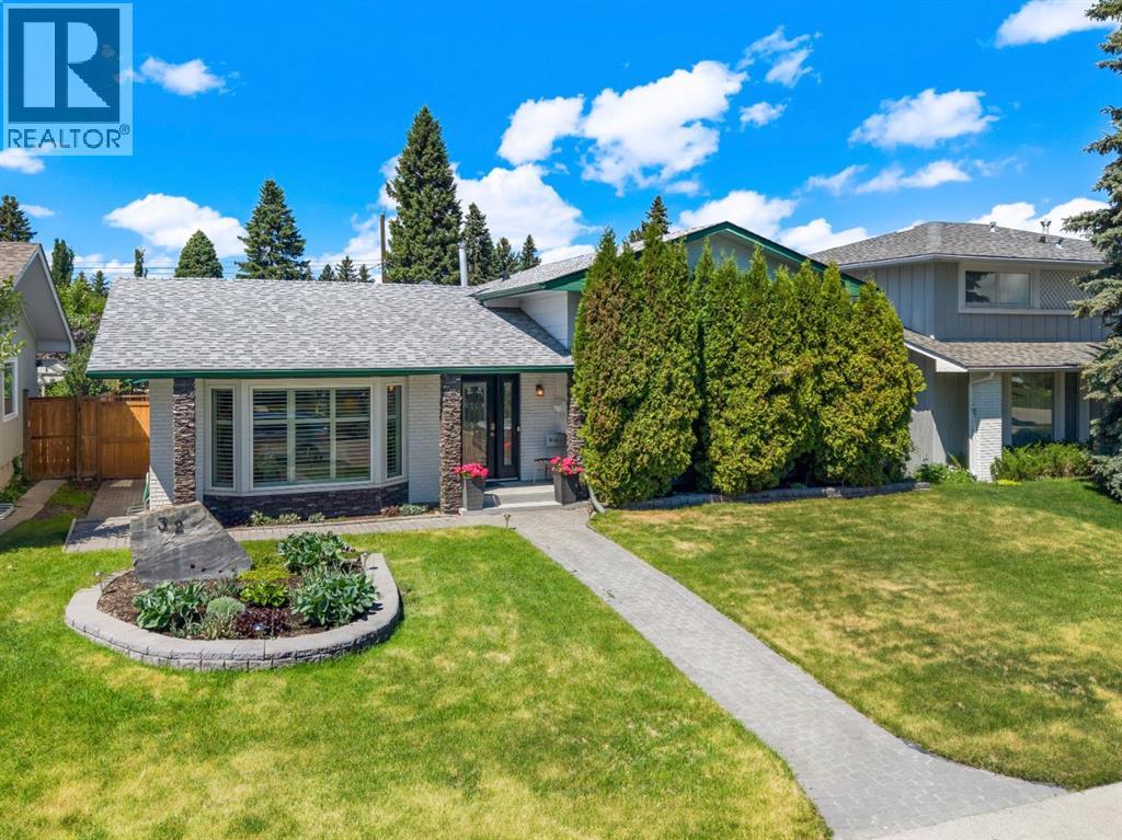 32 Lake Crimson Close SE, Calgary, Alberta  T2J 3K7 - Photo 2 - A2317987