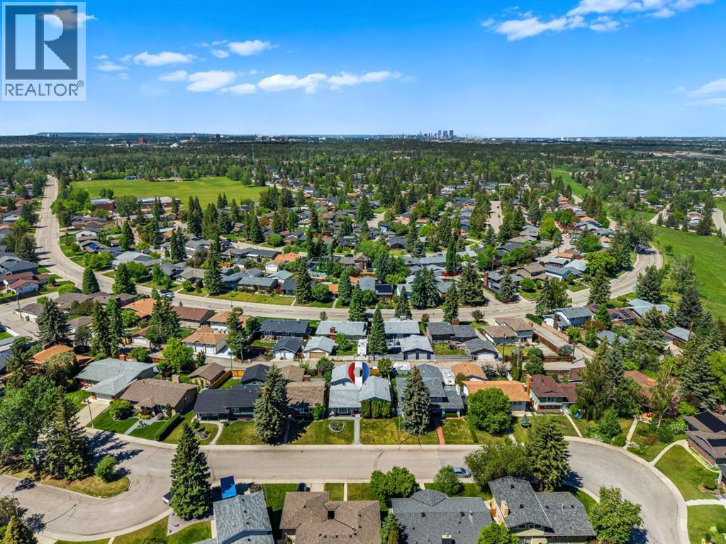 32 Lake Crimson Close SE, Calgary, Alberta  T2J 3K7 - Photo 3 - A2317987