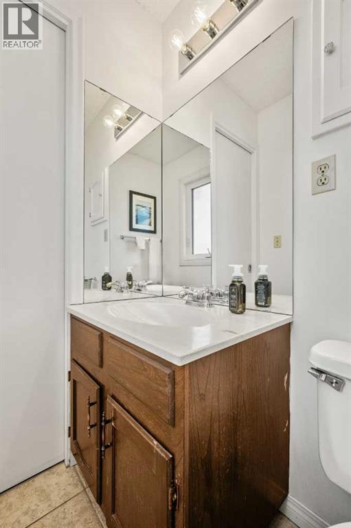 32 Lake Crimson Close SE, Calgary, Alberta  T2J 3K7 - Photo 19 - A2317987