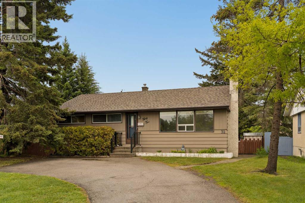 32 Gladeview Crescent Sw, Calgary, Alberta  T3E 4X8 - Photo 1 - A2317470