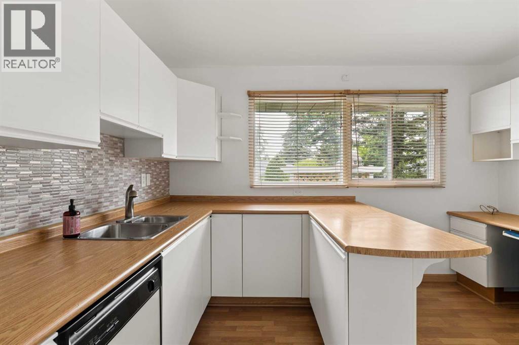 32 Gladeview Crescent Sw, Calgary, Alberta  T3E 4X8 - Photo 7 - A2317470