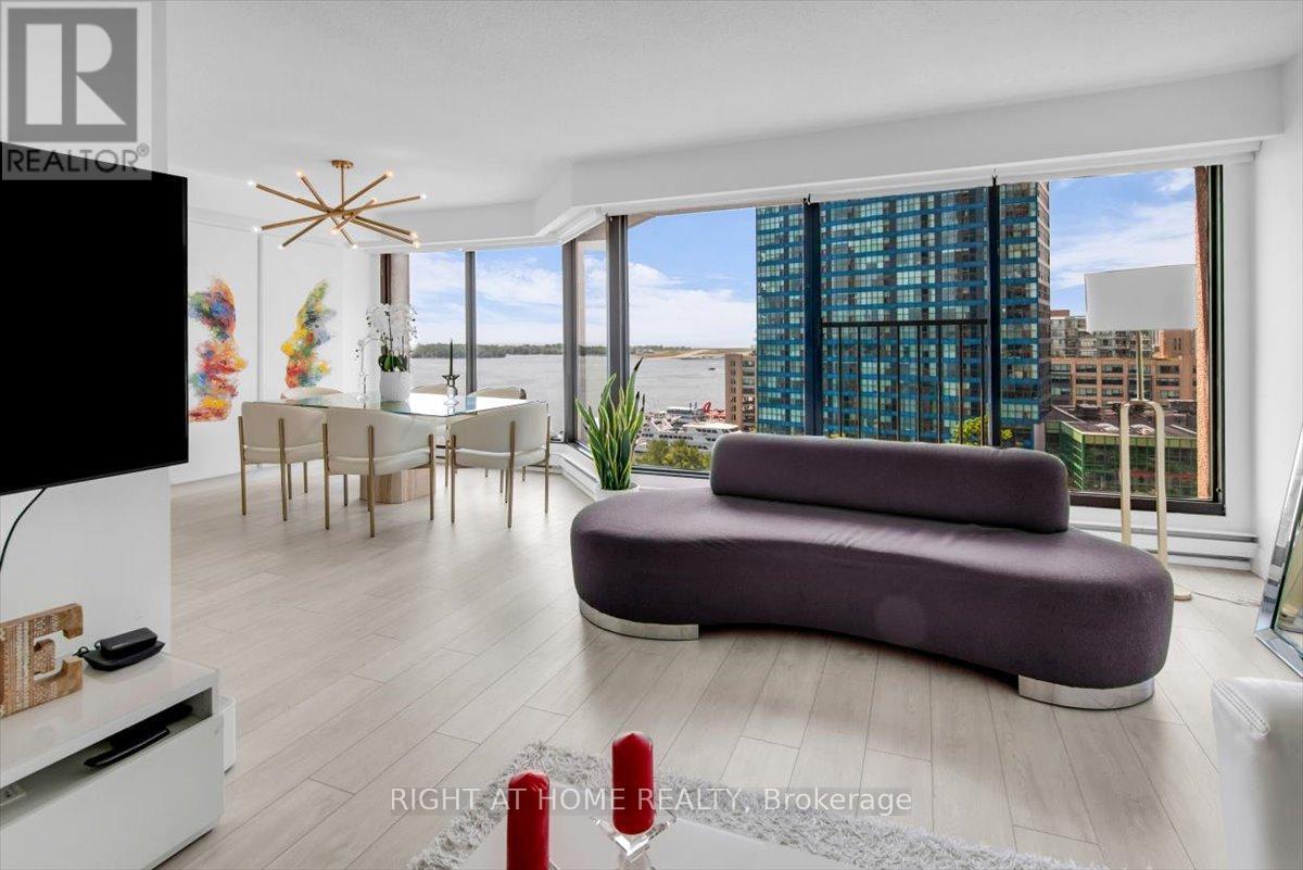 1304 - 65 Harbour Square, Toronto, Ontario  M5J 2L4 - Photo 10 - C13412160