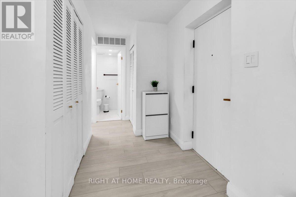 1304 - 65 Harbour Square, Toronto, Ontario  M5J 2L4 - Photo 6 - C13412160