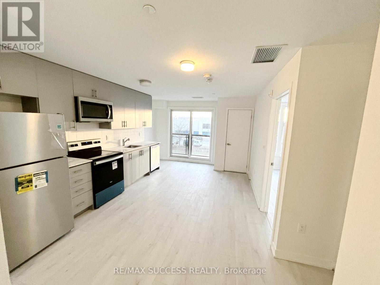 315 - 3401 Ridgeway Drive, Mississauga, Ontario  L5L 5T3 - Photo 3 - W13412428