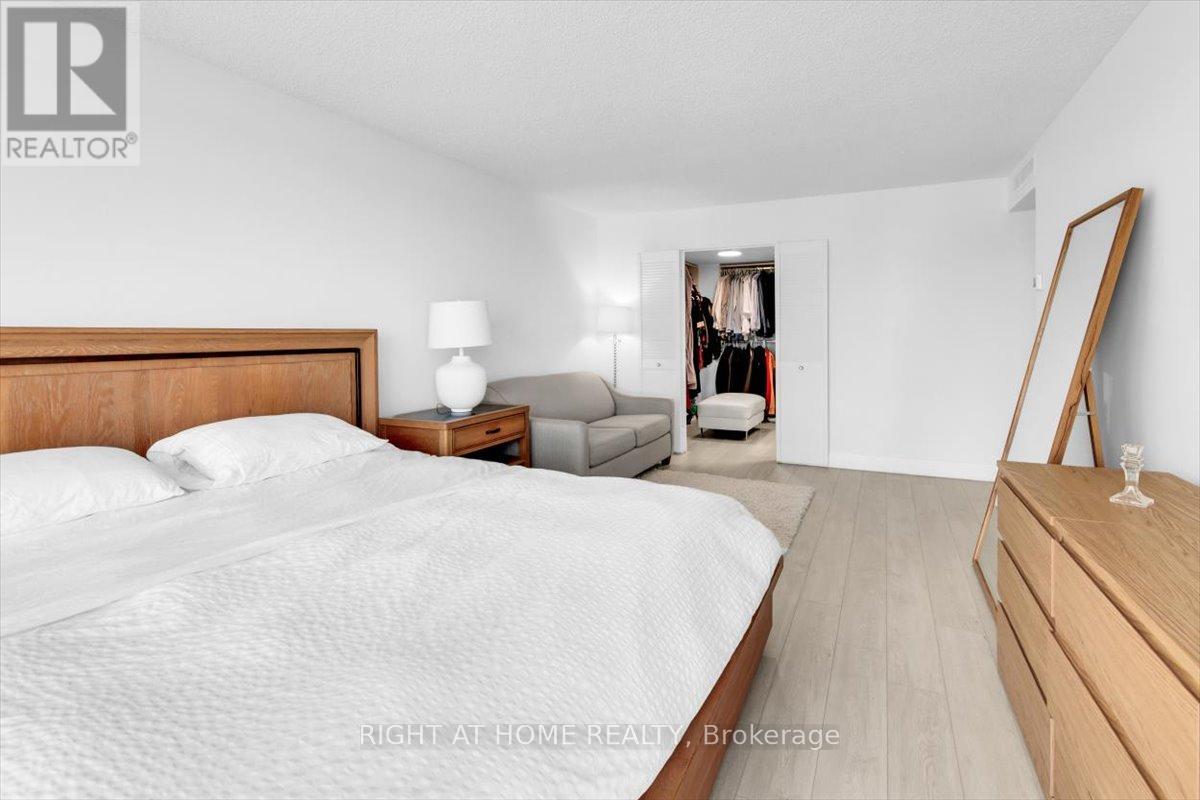 1304 - 65 Harbour Square, Toronto, Ontario  M5J 2L4 - Photo 19 - C13412160