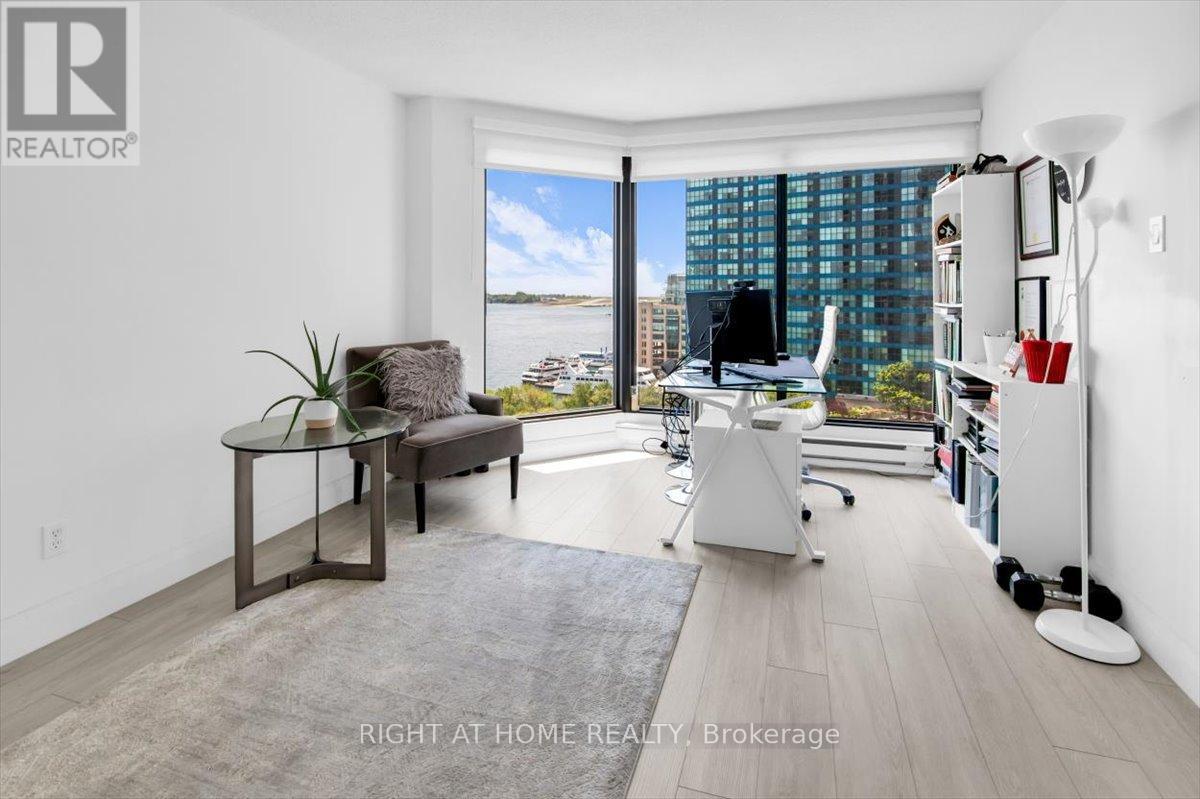 1304 - 65 Harbour Square, Toronto, Ontario  M5J 2L4 - Photo 16 - C13412160