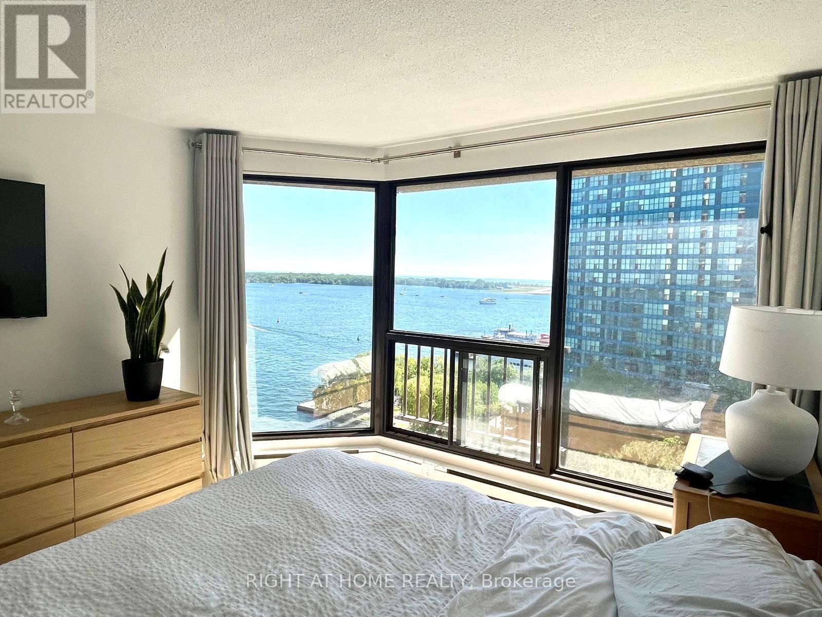 1304 - 65 Harbour Square, Toronto, Ontario  M5J 2L4 - Photo 17 - C13412160