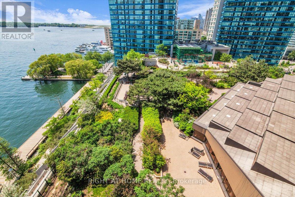 1304 - 65 Harbour Square, Toronto, Ontario  M5J 2L4 - Photo 32 - C13412160