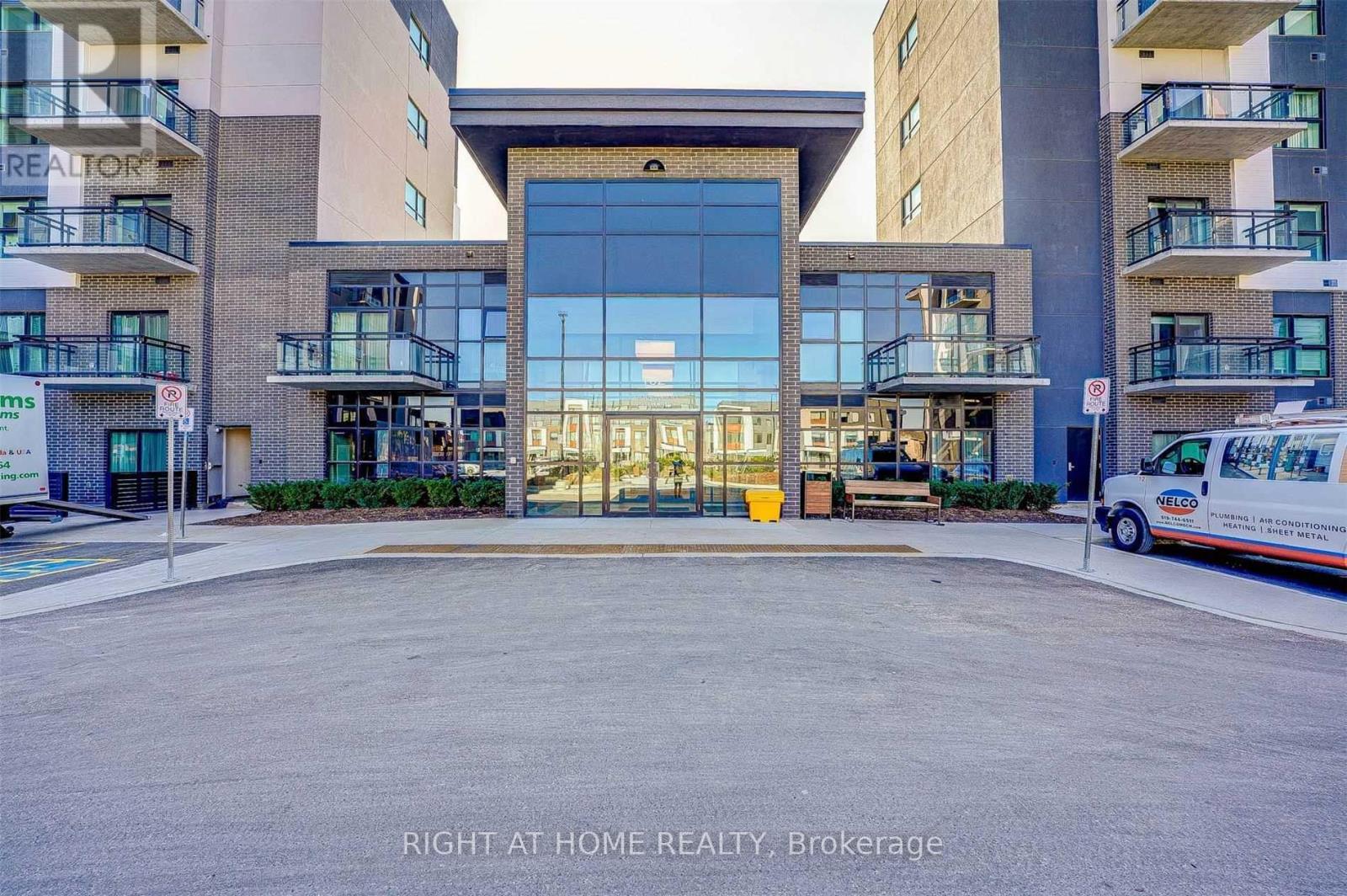 224 - 102 Grovewood Common, Oakville, Ontario  L6H 0X2 - Photo 2 - W13412450
