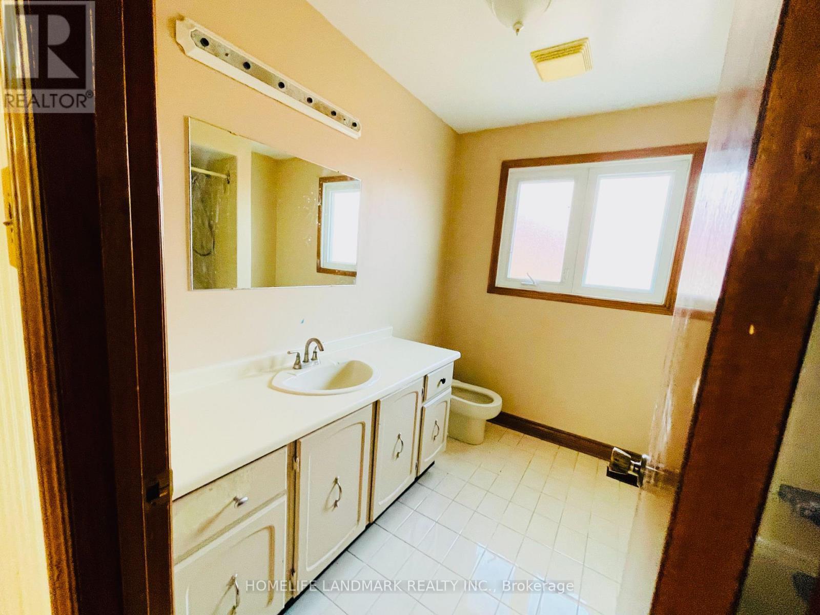 121 Harmonia Crescent, Vaughan, Ontario  L4L 3Y2 - Photo 13 - N13412452