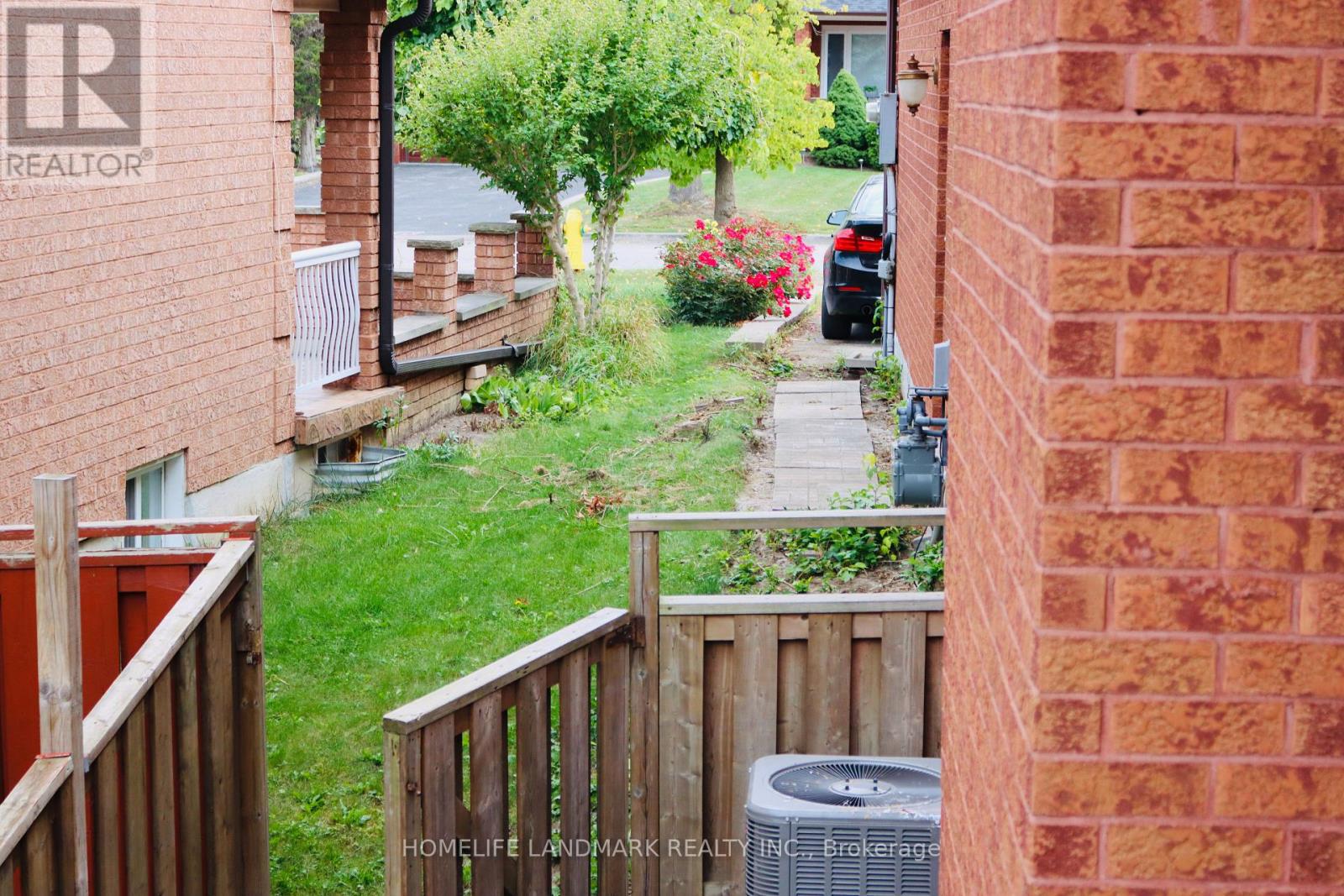 121 Harmonia Crescent, Vaughan, Ontario  L4L 3Y2 - Photo 5 - N13412452