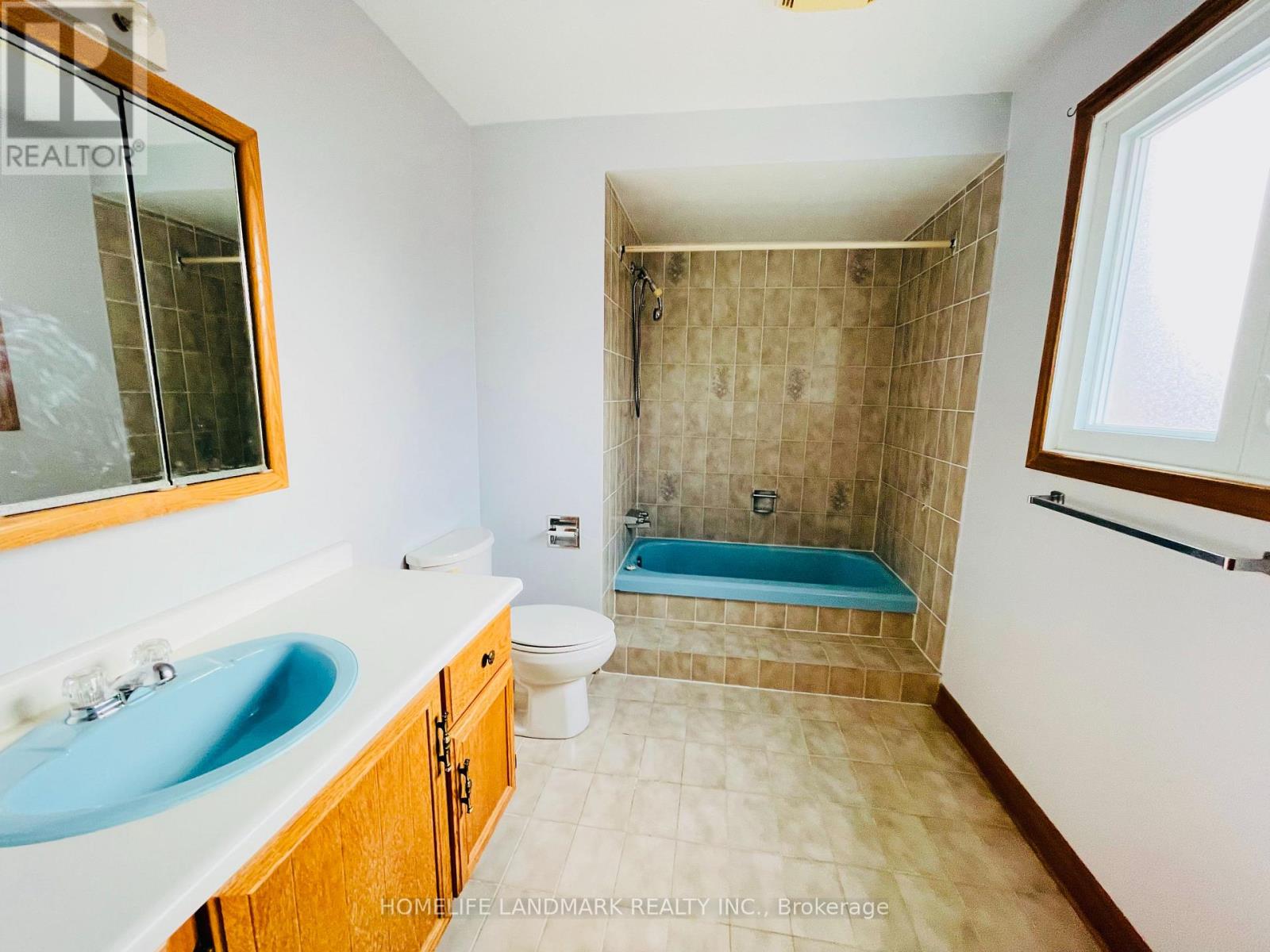 121 Harmonia Crescent, Vaughan, Ontario  L4L 3Y2 - Photo 9 - N13412452