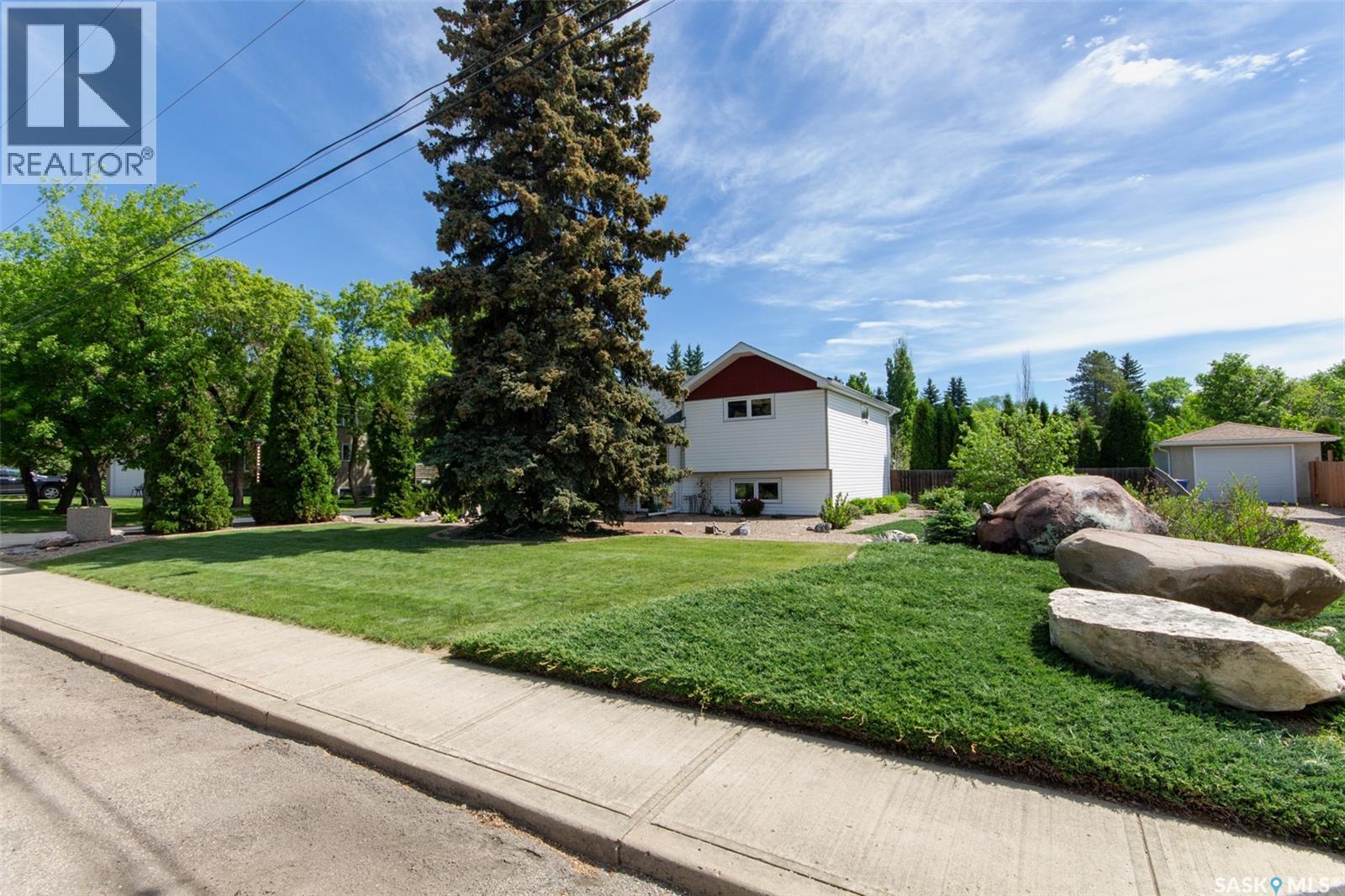 1062 112th Street, North Battleford, Saskatchewan  S9A 2L3 - Photo 3 - SK038397