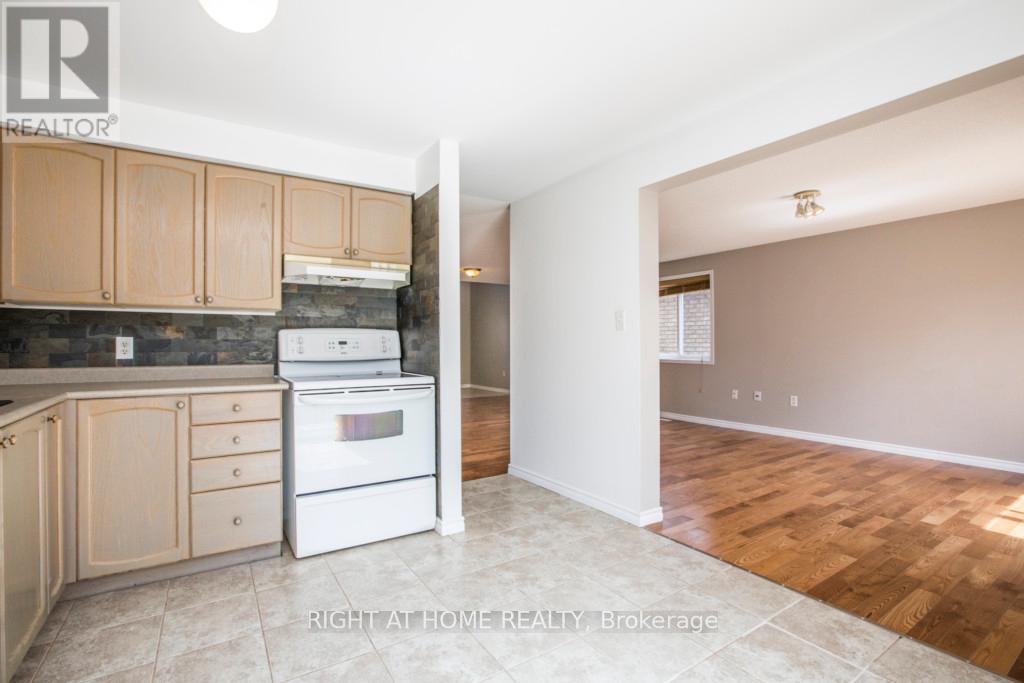 11 Butternut Drive, Barrie (Holly), Ontario  L4N 0E1 - Photo 14 - S13412498