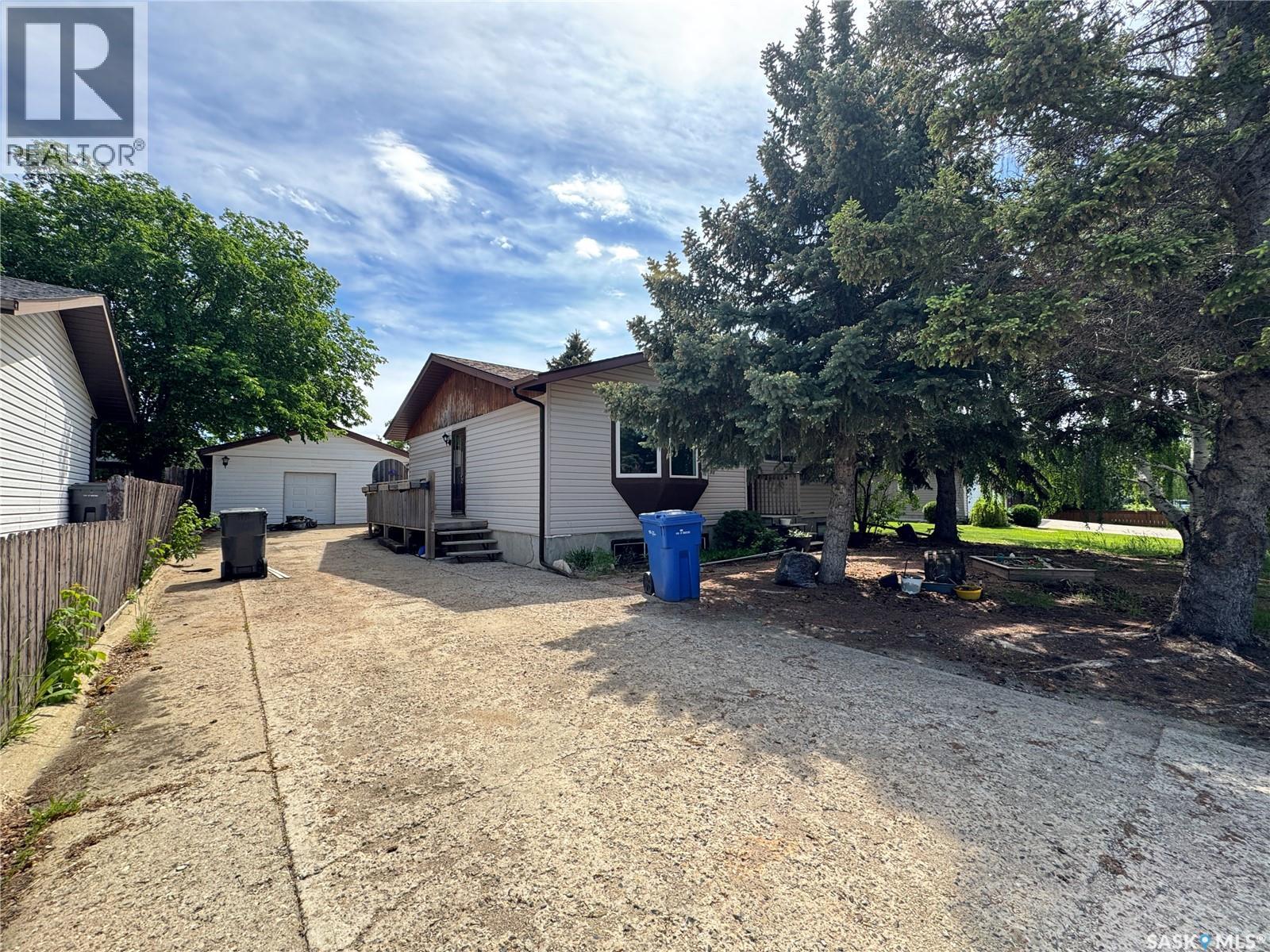 2472 Ross Crescent, North Battleford, Saskatchewan  S9A 3R3 - Photo 2 - SK038493