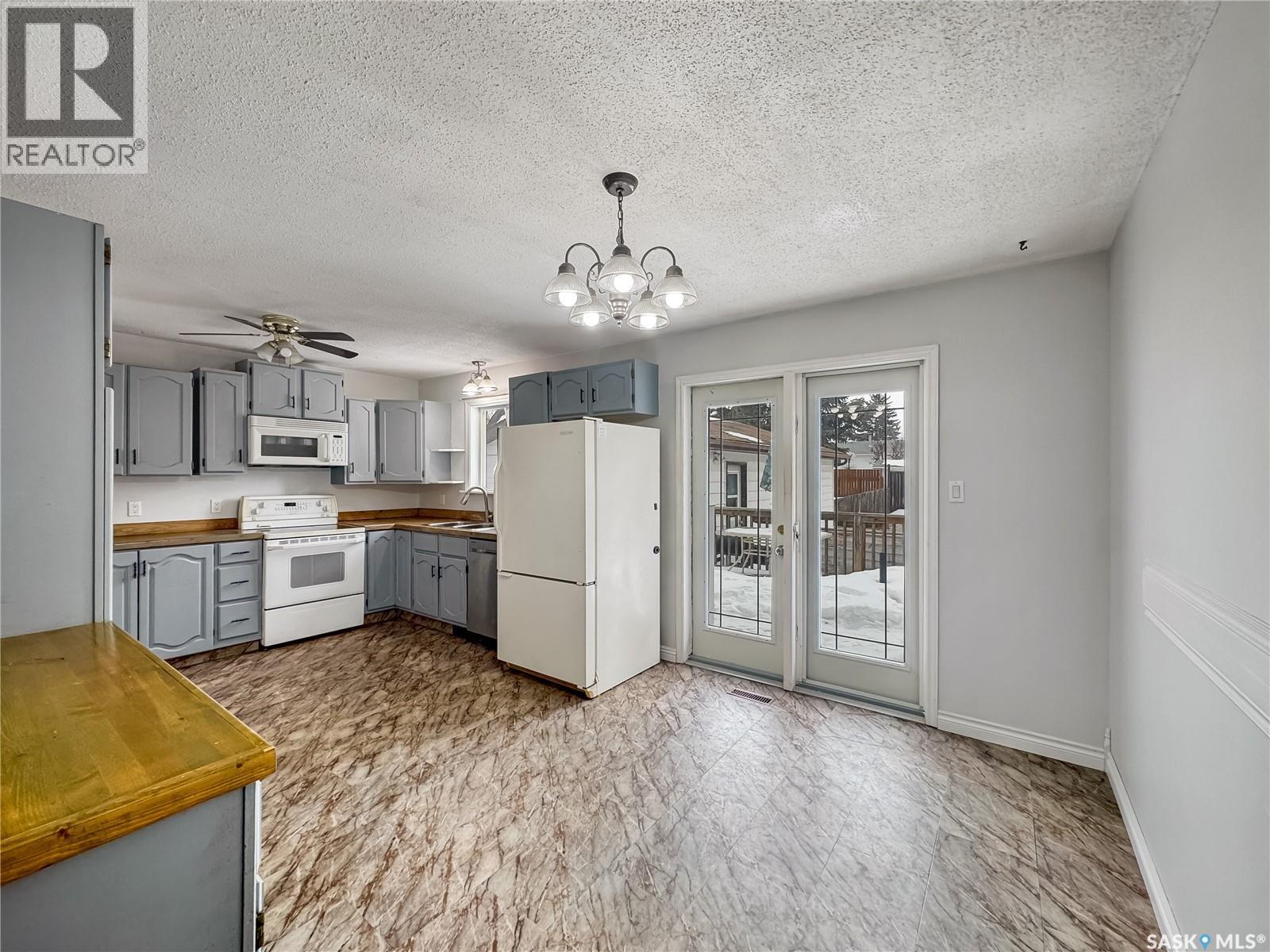 2472 Ross Crescent, North Battleford, Saskatchewan  S9A 3R3 - Photo 5 - SK038493