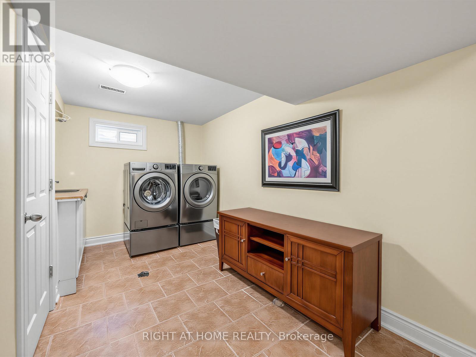 2980 Folkway Drive, Mississauga, Ontario  L5L 1Z6 - Photo 33 - W13412496