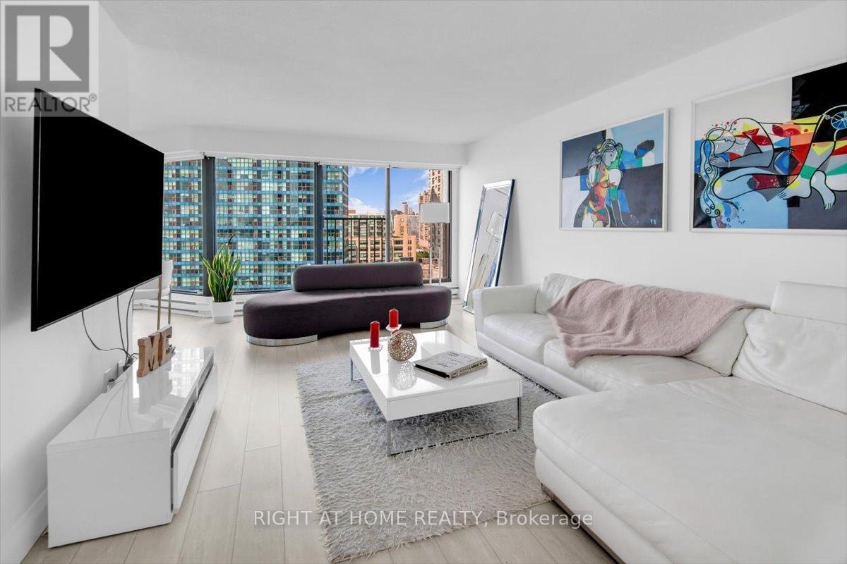 1304 - 65 Harbour Square, Toronto, Ontario  M5J 2L4 - Photo 12 - C13412160
