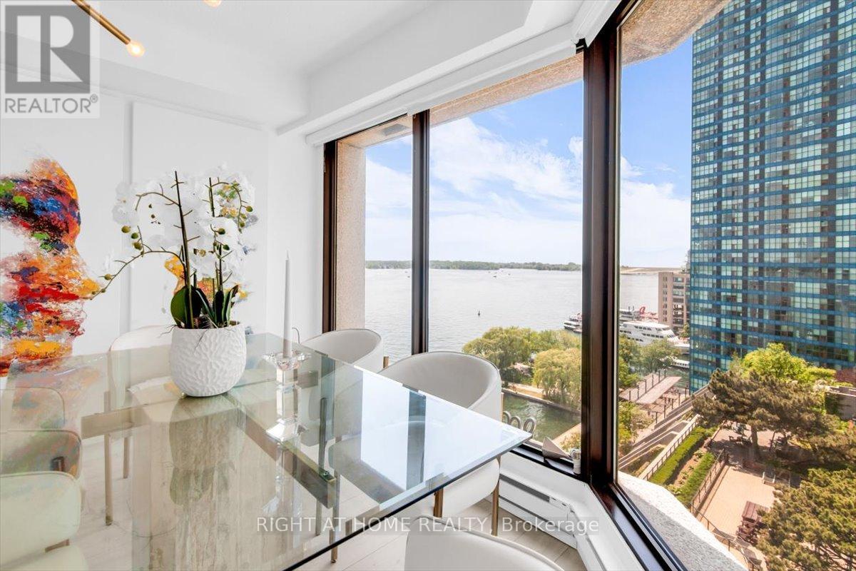 1304 - 65 Harbour Square, Toronto, Ontario  M5J 2L4 - Photo 2 - C13412160