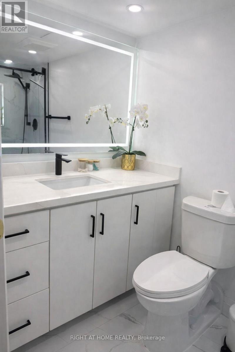 1304 - 65 Harbour Square, Toronto, Ontario  M5J 2L4 - Photo 24 - C13412160