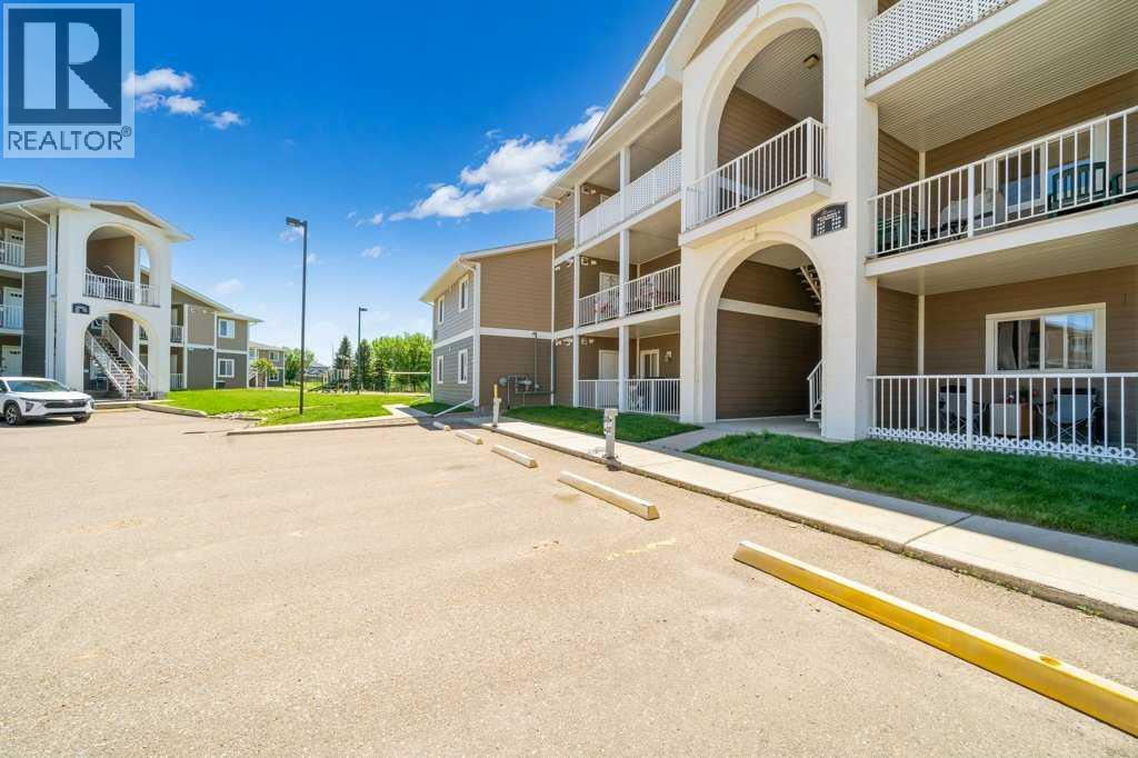 149 Southlands Pointe SE, Medicine Hat, Alberta  T1B 0M5 - Photo 2 - A2318639