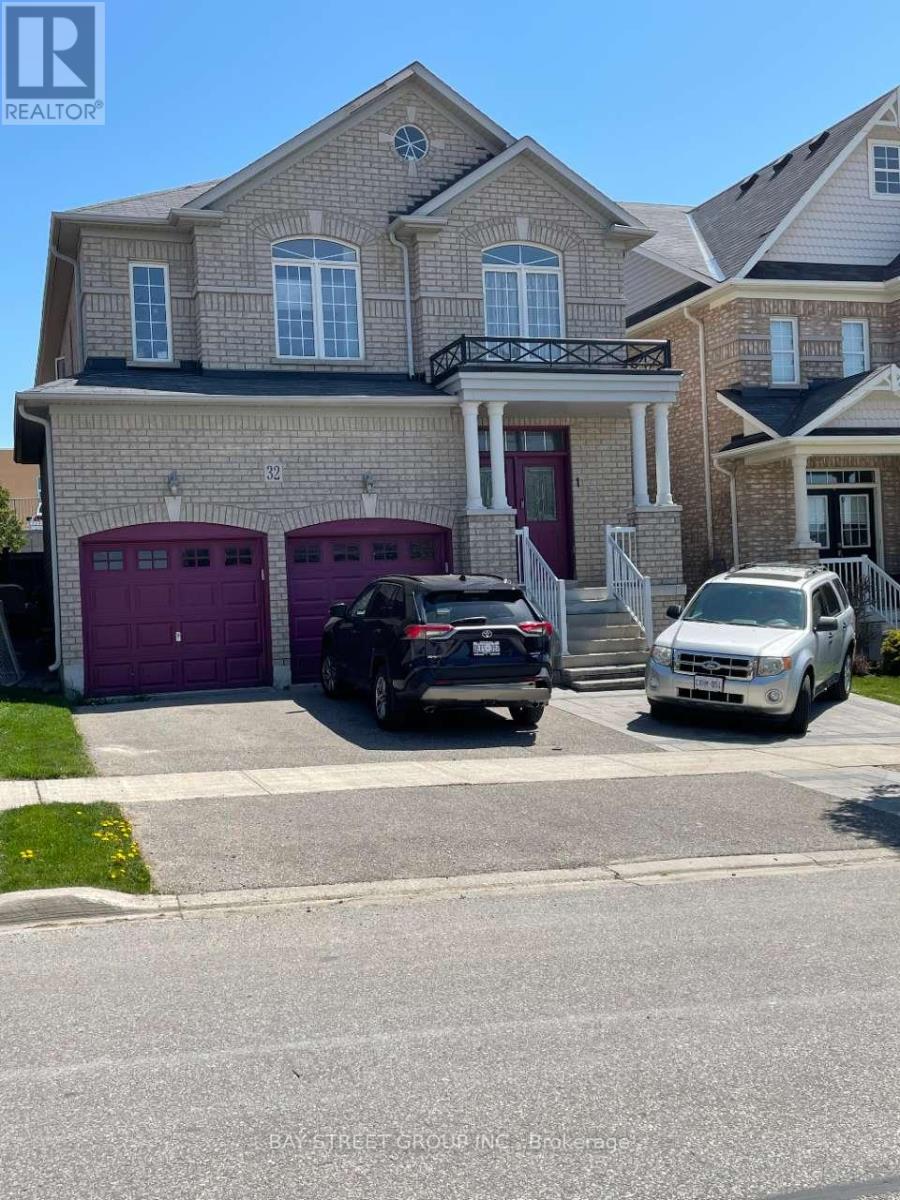 32 HEREFORDSHIRE CRESCENT, Newmarket, Ontario