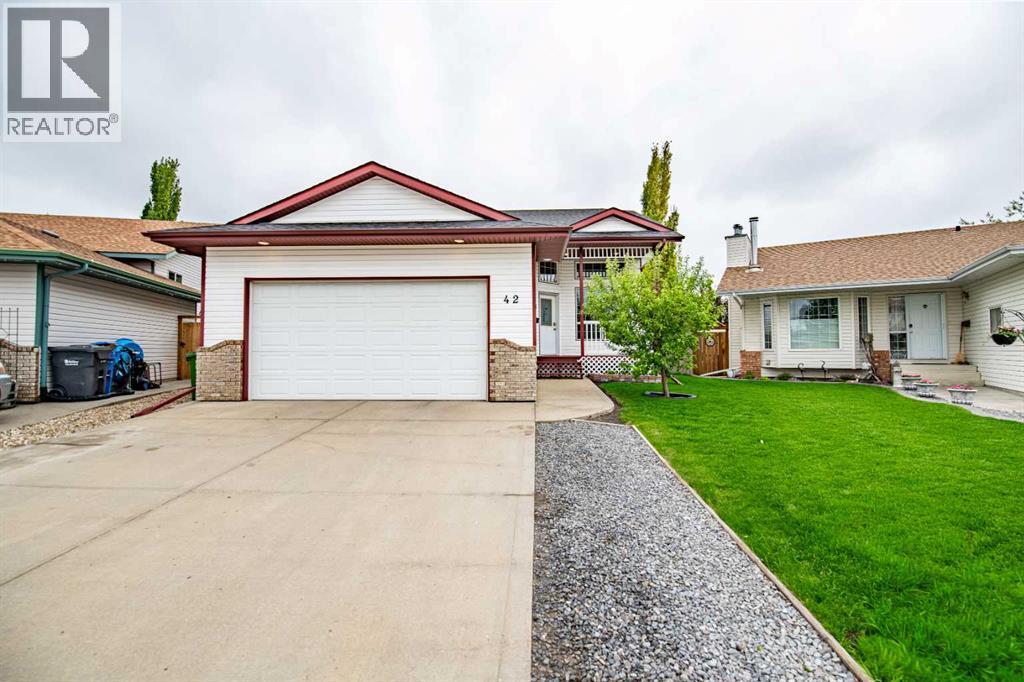 42 Logan Close, Red Deer, Alberta  T4R 2N8 - Photo 1 - A2318669