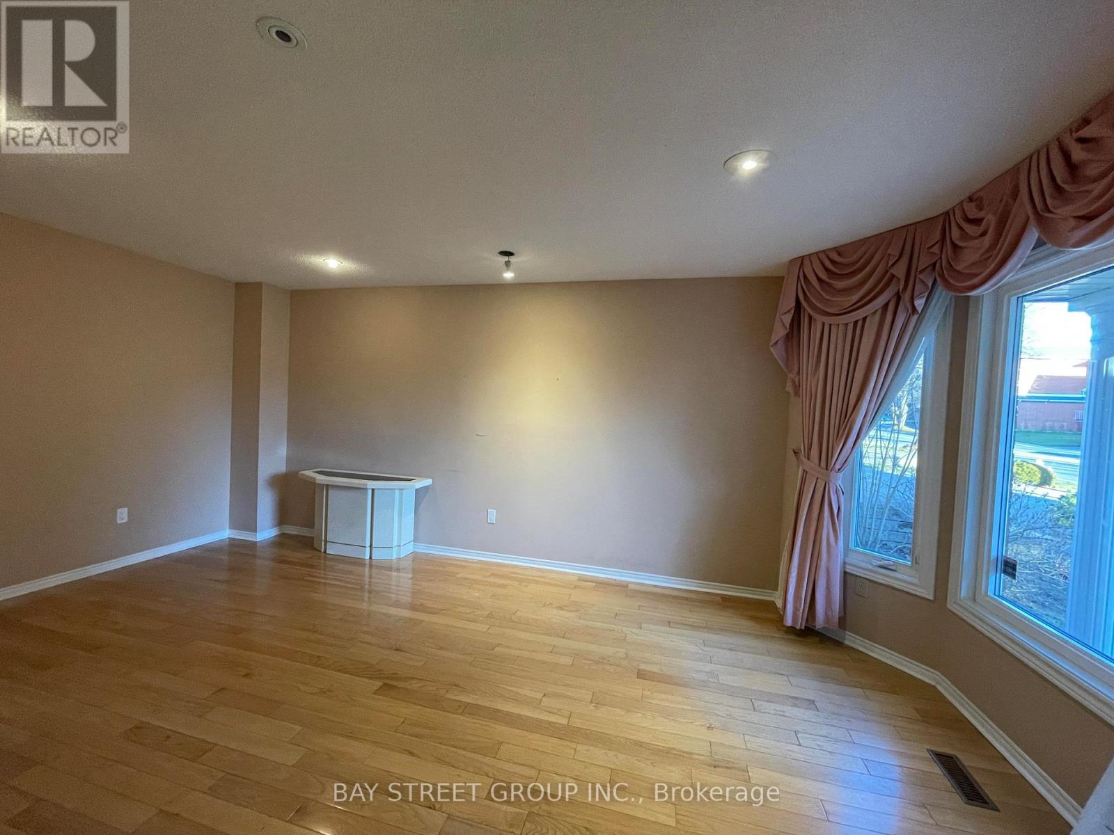 36 Tomlinson Circle, Markham (Buttonville), Ontario  L3R 9J8 - Photo 10 - N13412564
