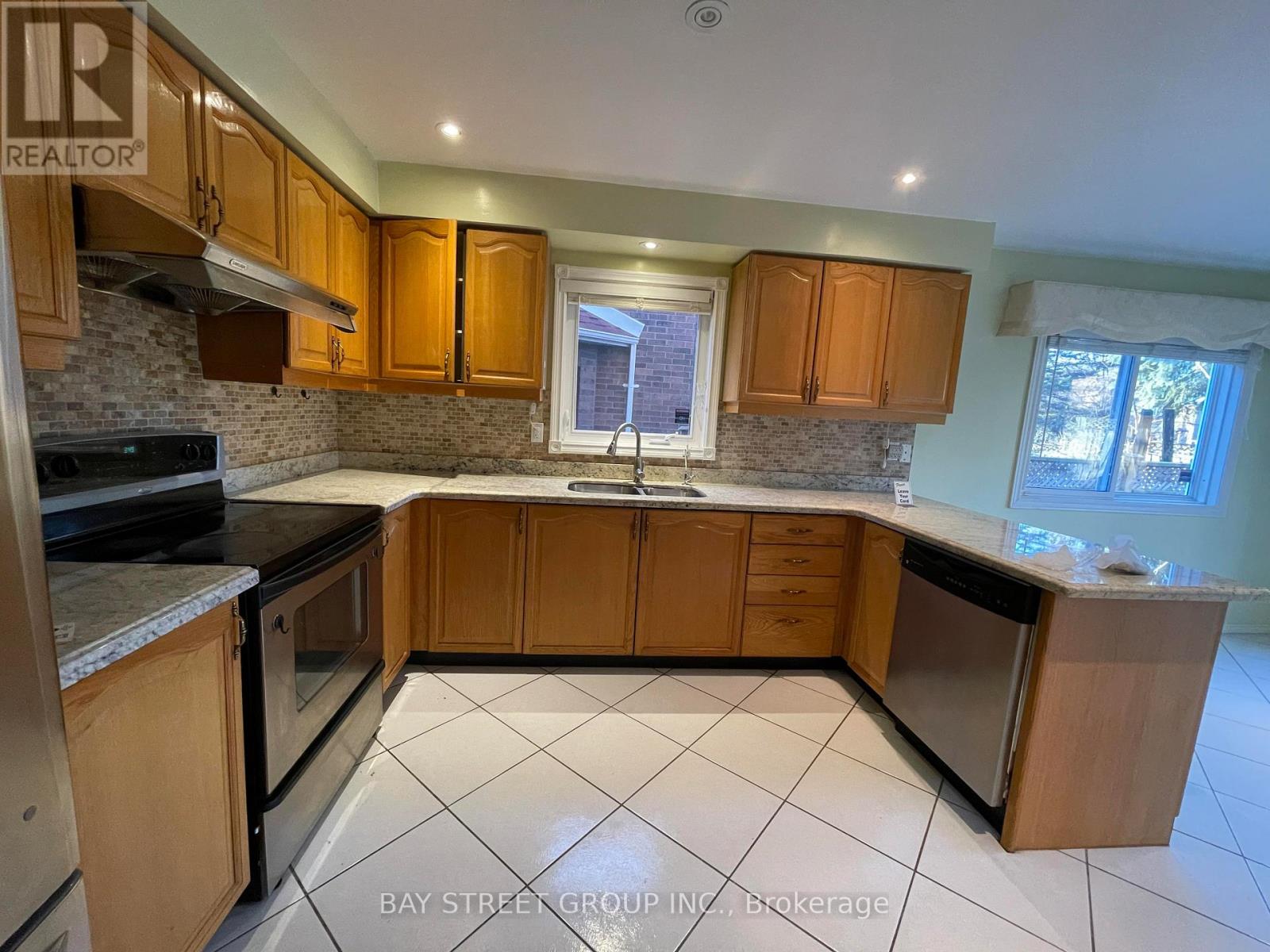 36 Tomlinson Circle, Markham (Buttonville), Ontario  L3R 9J8 - Photo 5 - N13412564